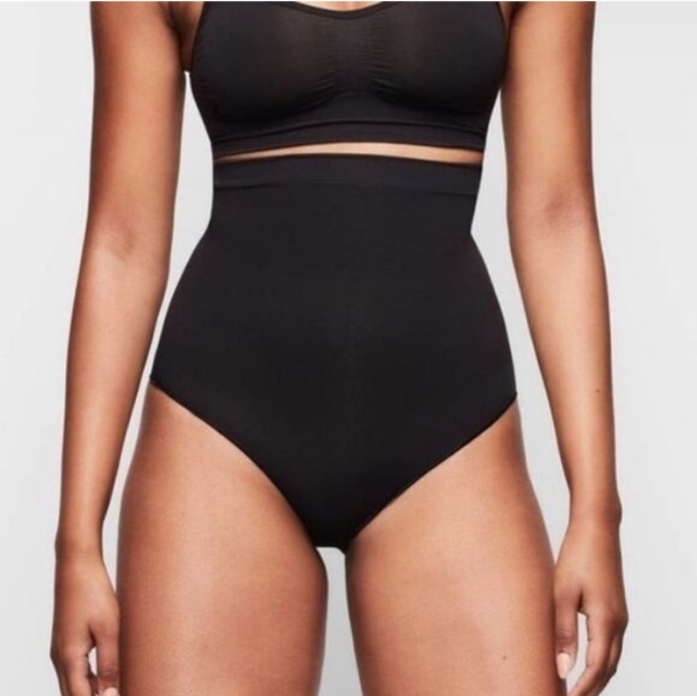 SKIMS Seamless Sculpt Mid Waist Shaping Brief In Onyx 4X/5X